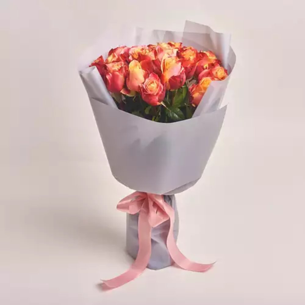 19 Bicolor roses Bouquet.