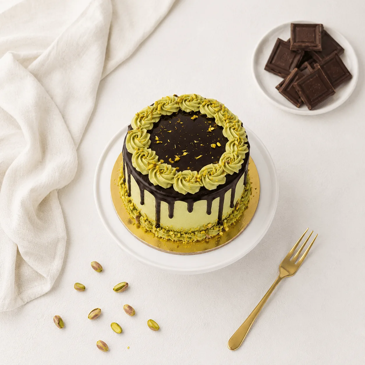 Pistachio Chocolate Drip Cake 4 Portion